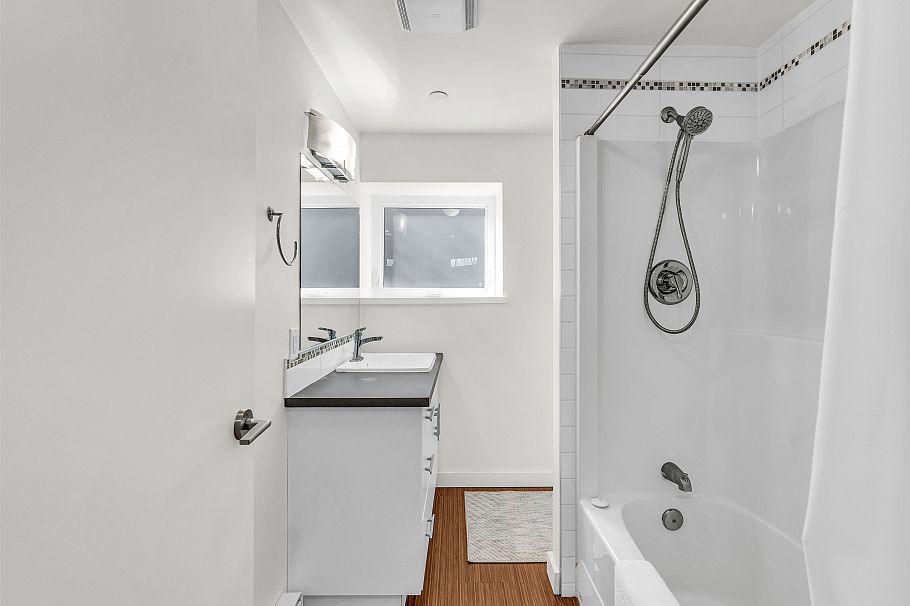 132 W 22nd Avenue Vancouver, BC - 32