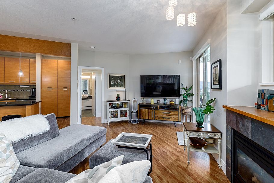 301 560 Raven Woods Drive North Vancouver, BC - 11