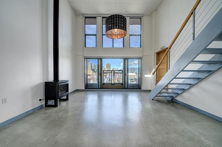 806 22 E Cordova Street Vancouver, BC - 4