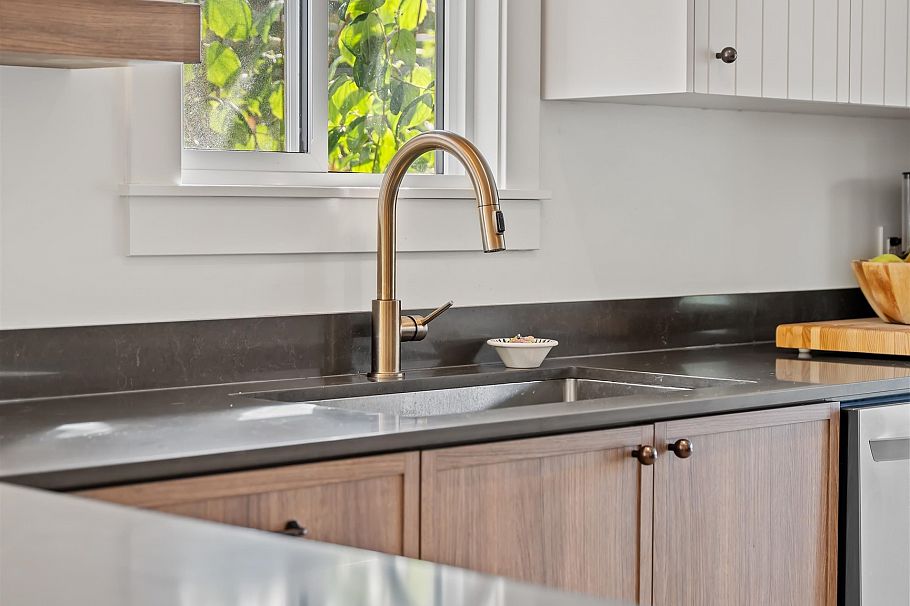 2624 E 1st Avenue Vancouver, BC - 26