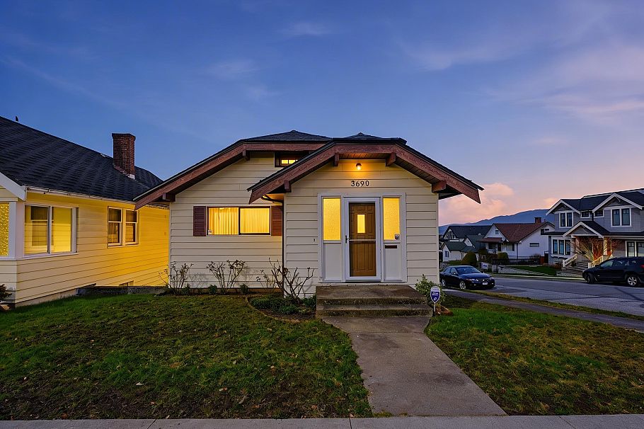 3690 Dundas Street Vancouver, BC - 4