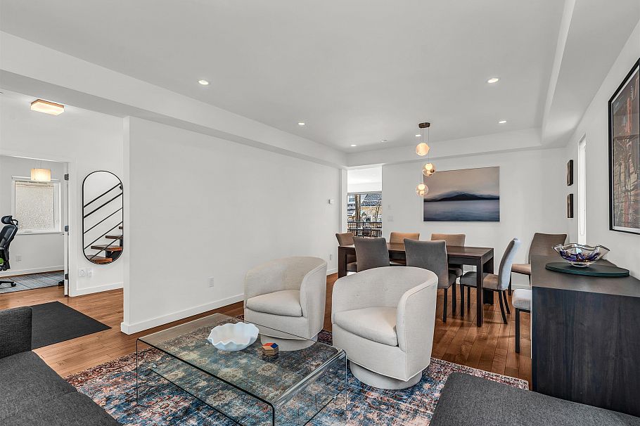 132 W 22nd Avenue Vancouver, BC - 4