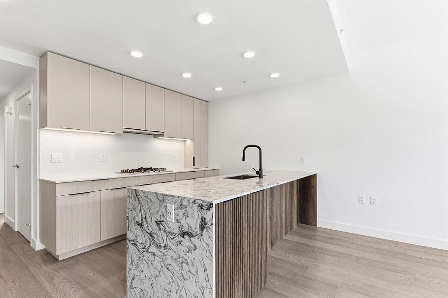 303 3590 W 39th Avenue Vancouver, BC - 3