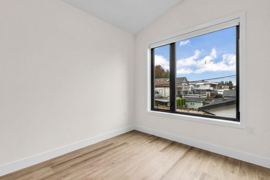 2 4257 Knight Street Vancouver, BC - 16