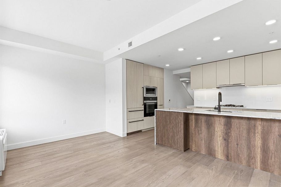 303 3590 W 39th Avenue Vancouver, BC - 1