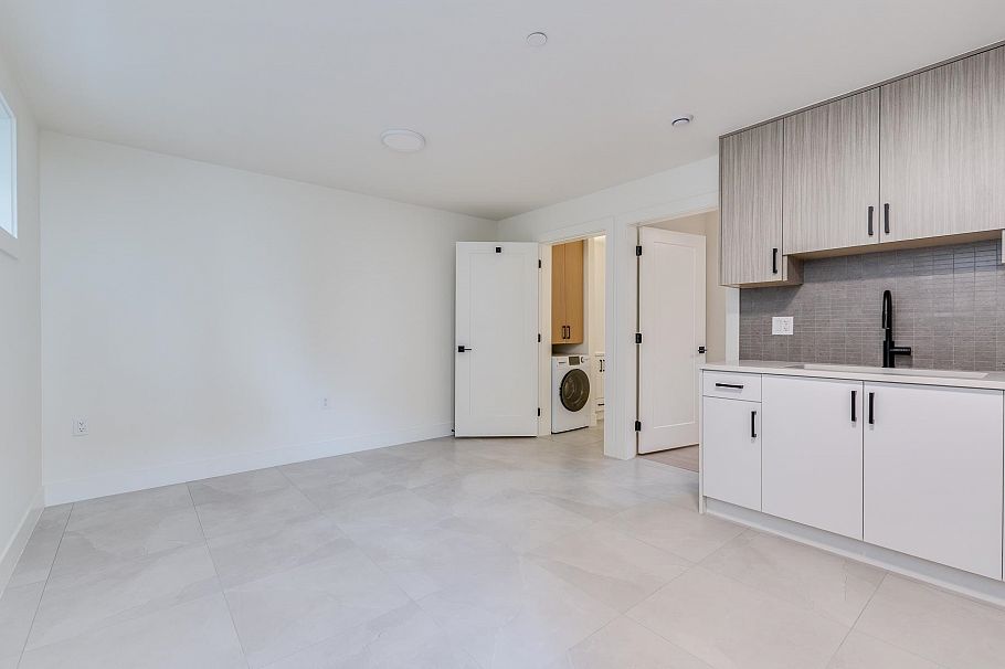 1 2263 E 35th Avenue Vancouver, BC - 21