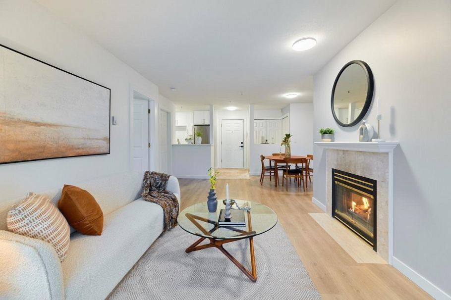 313 855 W 16th Street North Vancouver, BC - 1