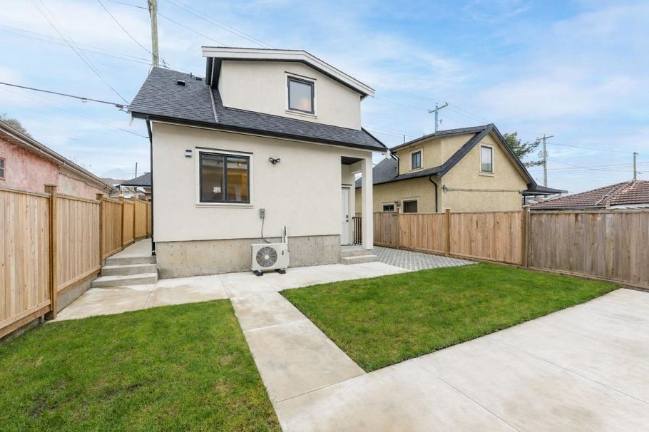 2719 E 46th Avenue Vancouver, BC - 28