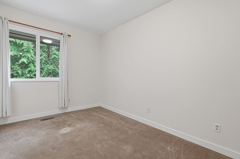 2329 Mountain Highway North Vancouver, BC - 21