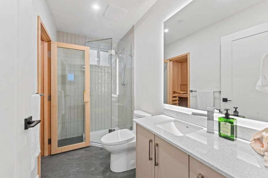 2719 E 46th Avenue Vancouver, BC - 23