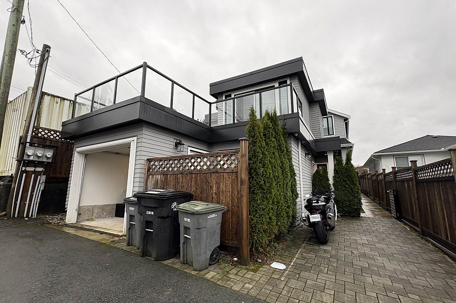 3429 Dundas Street Vancouver, BC - 22