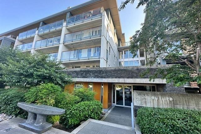 414 221 E 3rd Street North Vancouver, BC - 1