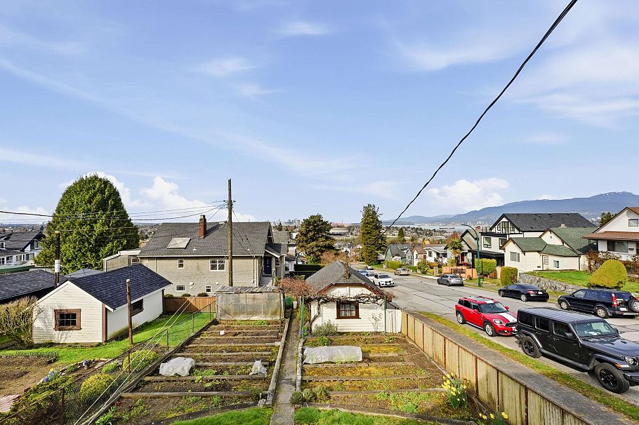 3690 Dundas Street Vancouver, BC - 26