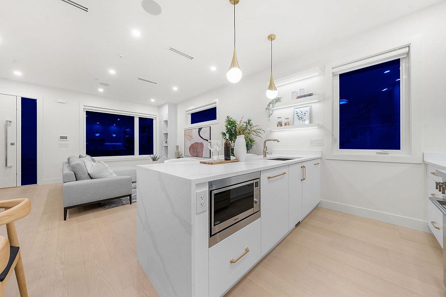 1 1582 E 2nd Avenue Vancouver, BC - 20