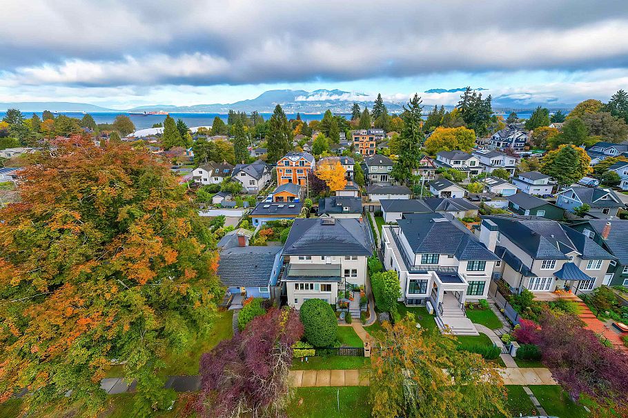 3765 W 3rd Avenue Vancouver, BC - 6