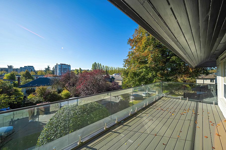 3765 W 3rd Avenue Vancouver, BC - 5