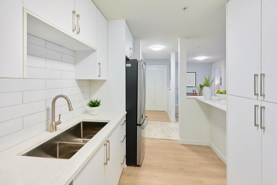 313 855 W 16th Street North Vancouver, BC - 11