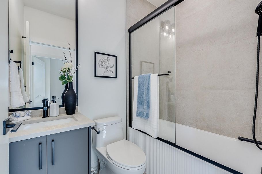 1 2263 E 35th Avenue Vancouver, BC - 17