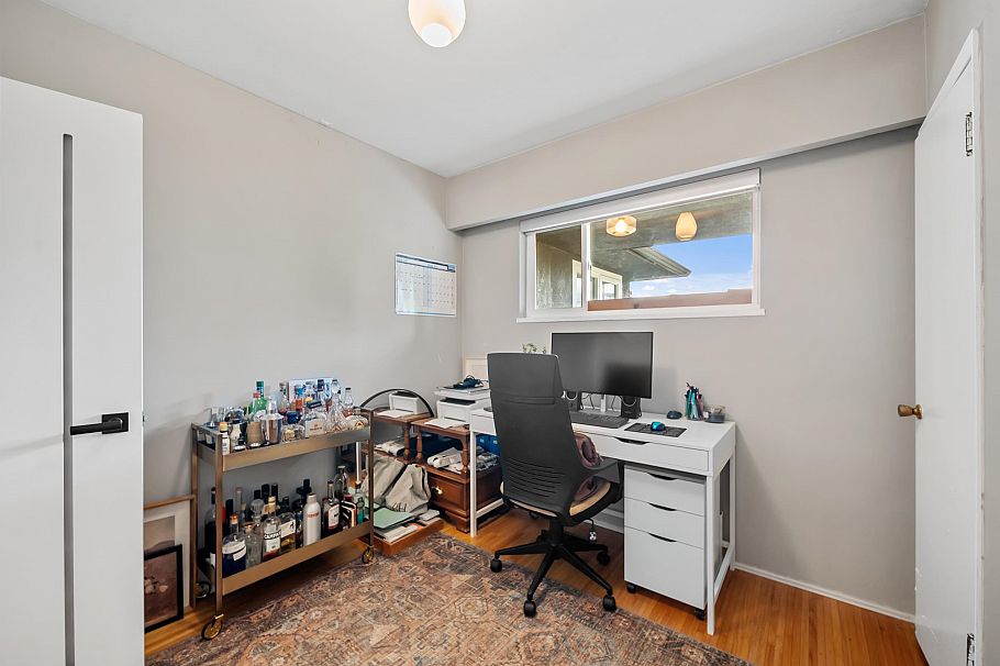 2624 E 1st Avenue Vancouver, BC - 8