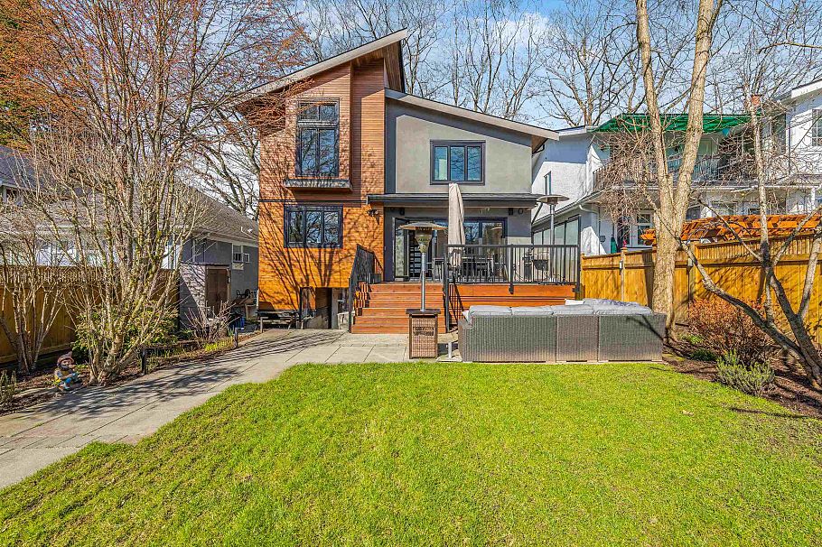 132 W 22nd Avenue Vancouver, BC - 37