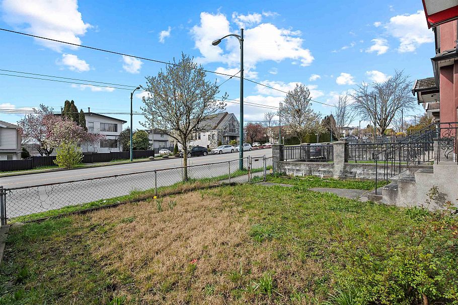 7656 Main Street Vancouver, BC - 3