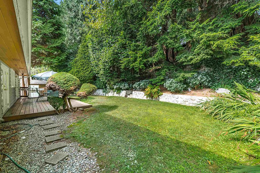 1202 Bracknell Crescent North Vancouver, BC - 34