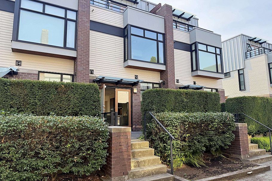 6180 Oak Street Vancouver, BC - 1