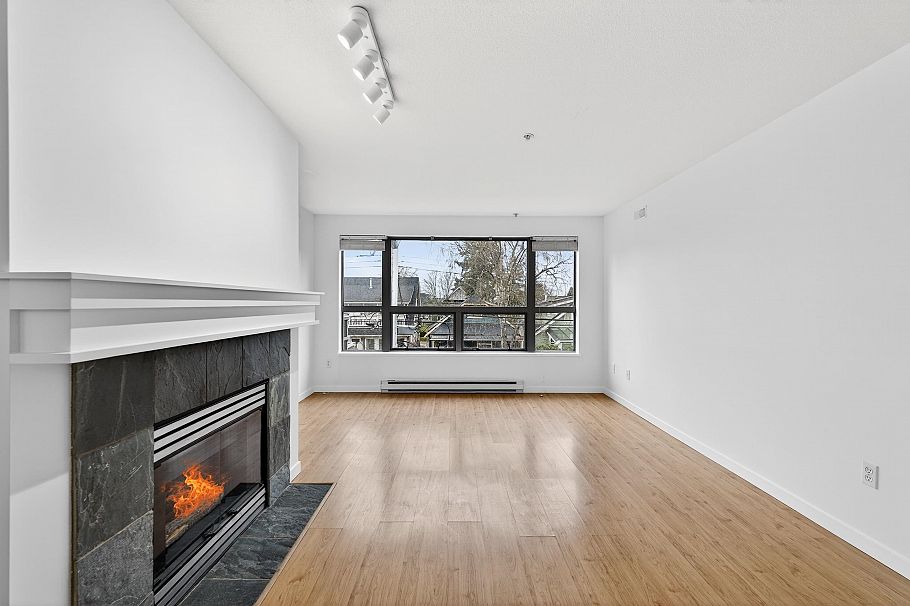 307 3161 W 4th Avenue Vancouver, BC - 5