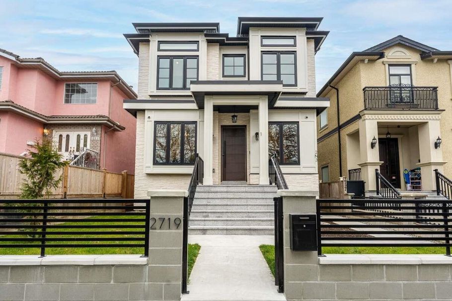 2719 E 46th Avenue Vancouver, BC - 1