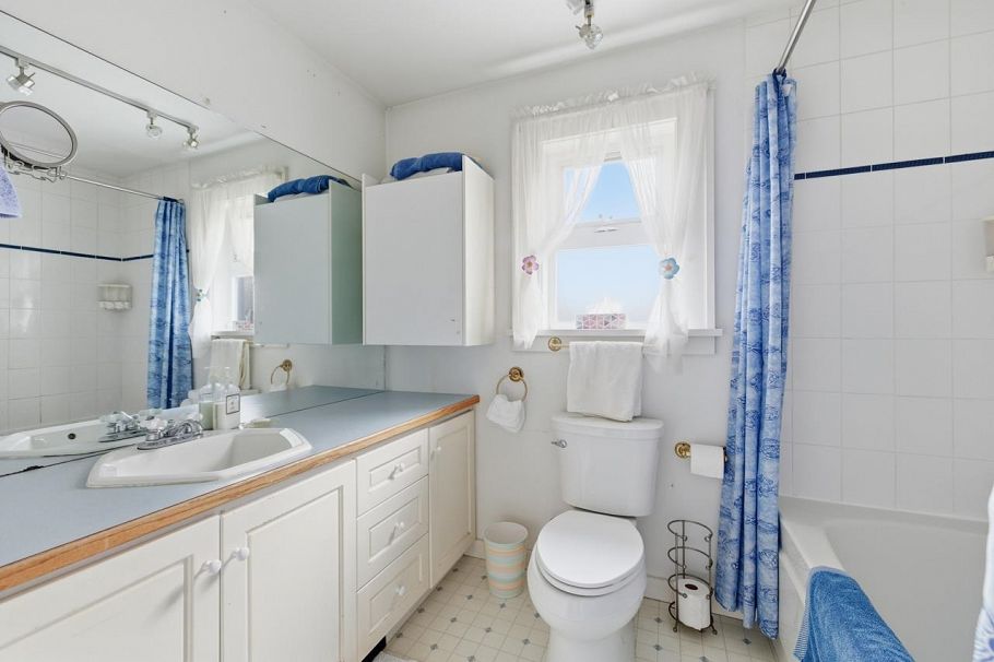 3775 W 35th Avenue Vancouver, BC - 19