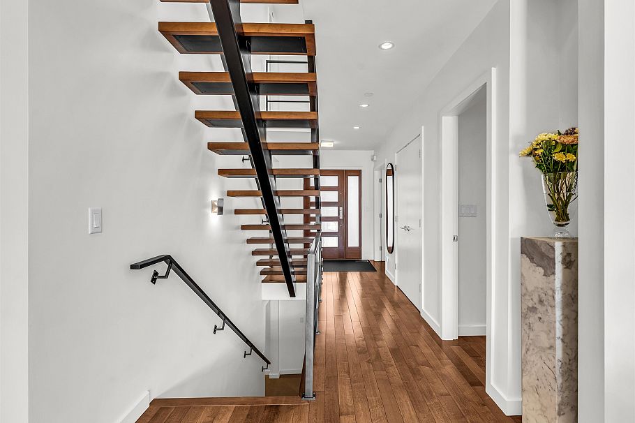 132 W 22nd Avenue Vancouver, BC - 25