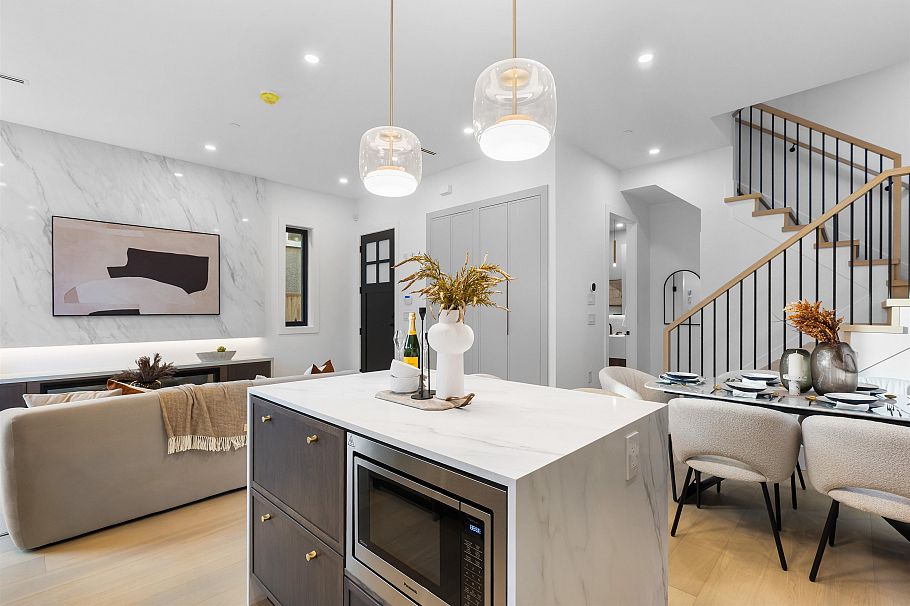 2 546 E 46th Avenue Vancouver, BC - 9