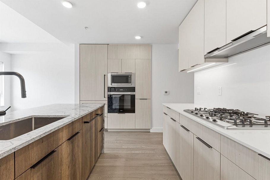 303 3590 W 39th Avenue Vancouver, BC - 4