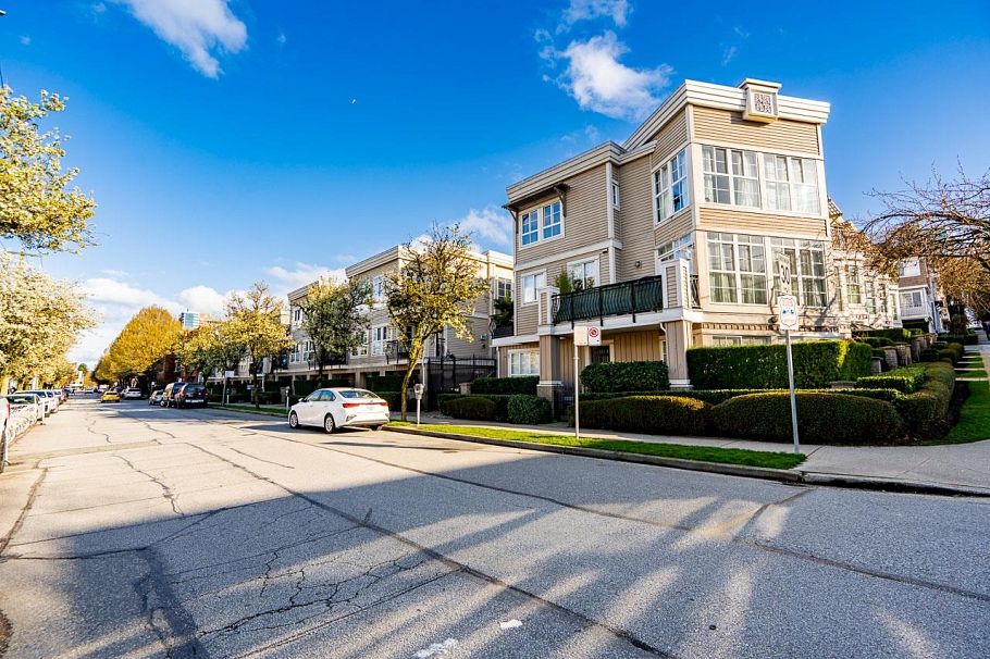 310 678 W 7th Avenue Vancouver, BC - 5