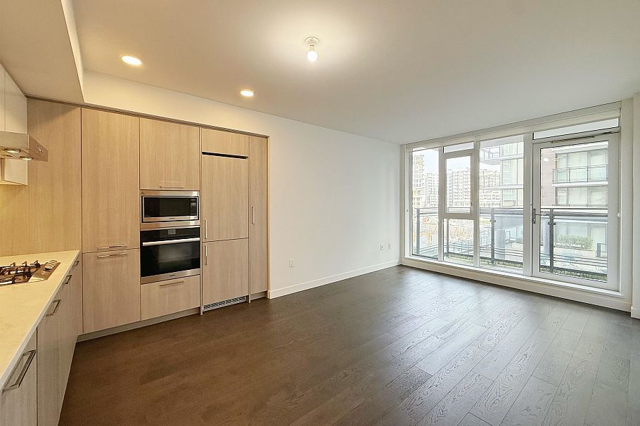 609 3200 Corvette Way Richmond, BC - 1