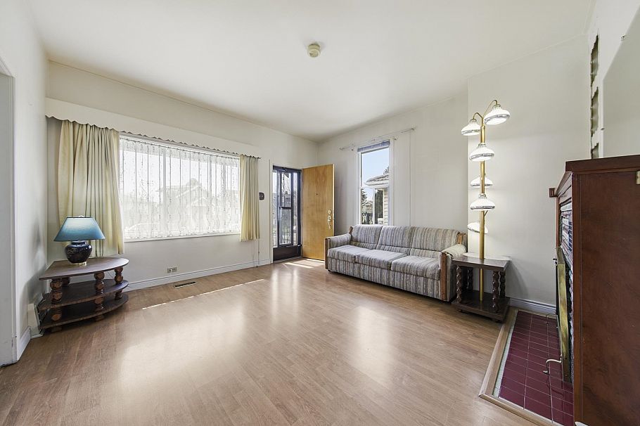 3521 Triumph Street Vancouver, BC - 4