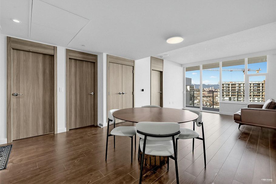 1215 8611 Hazelbridge Way Richmond, BC - 4