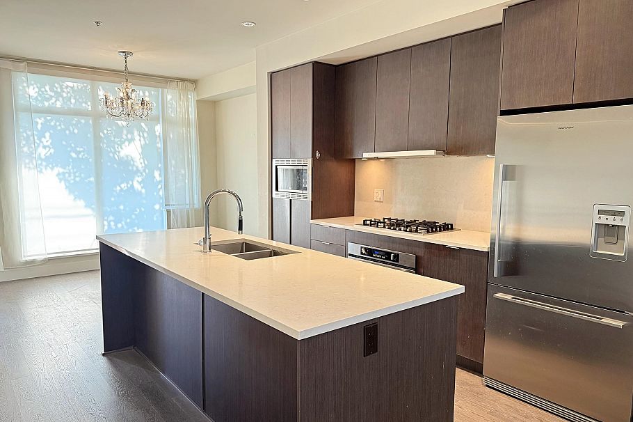 6180 Oak Street Vancouver, BC - 2