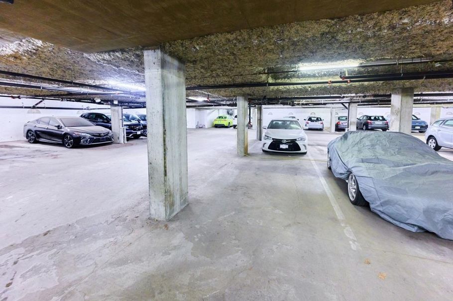 313 855 W 16th Street North Vancouver, BC - 23