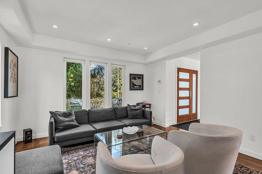 132 W 22nd Avenue Vancouver, BC - 2