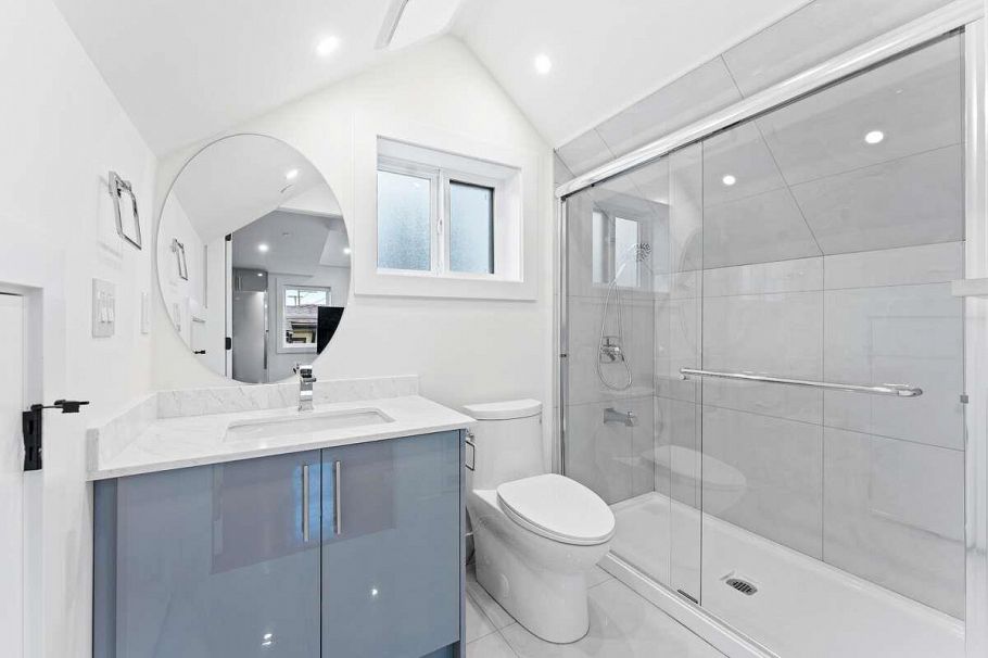 2719 E 46th Avenue Vancouver, BC - 32