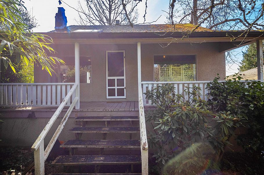 445 W Queens Road North Vancouver, BC - 1