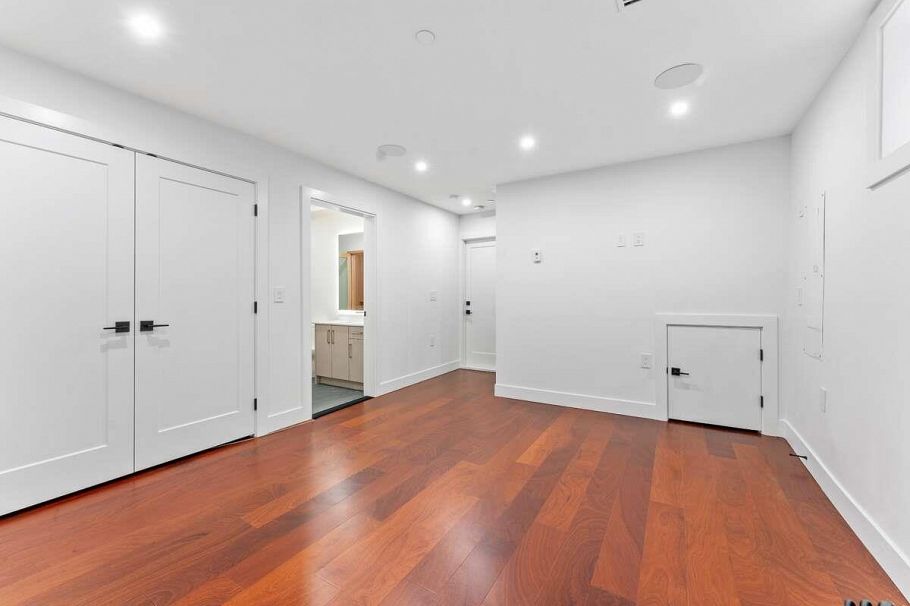 2719 E 46th Avenue Vancouver, BC - 22