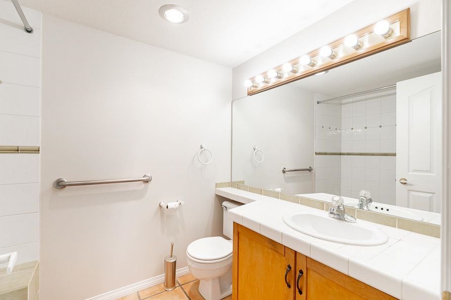 101 120 E 2nd Street North Vancouver, BC - 22