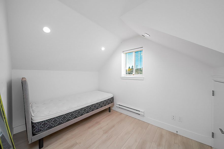 3765 W 3rd Avenue Vancouver, BC - 33