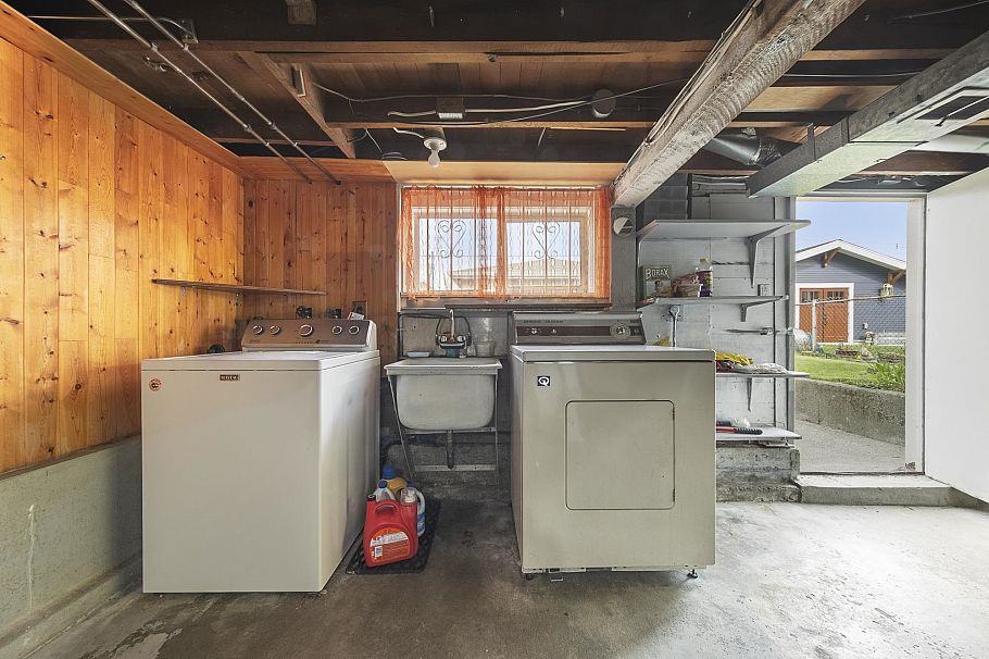 3521 Triumph Street Vancouver, BC - 16