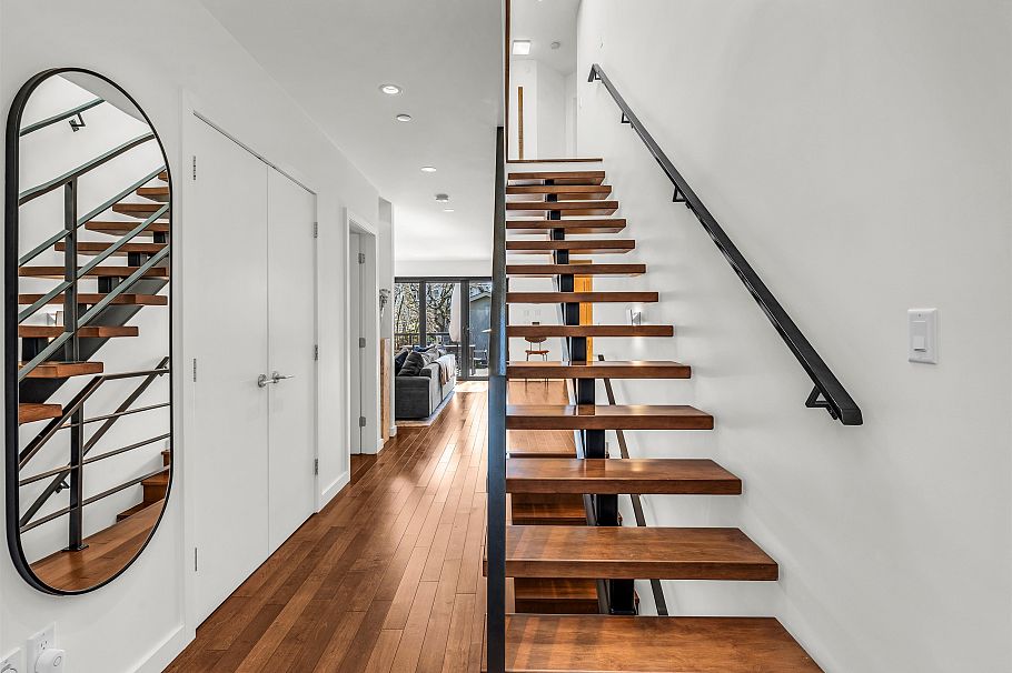 132 W 22nd Avenue Vancouver, BC - 13