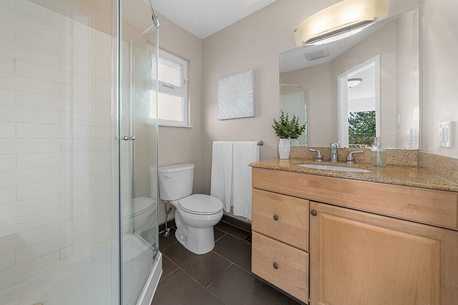 3300 Mahon Avenue North Vancouver, BC - 17