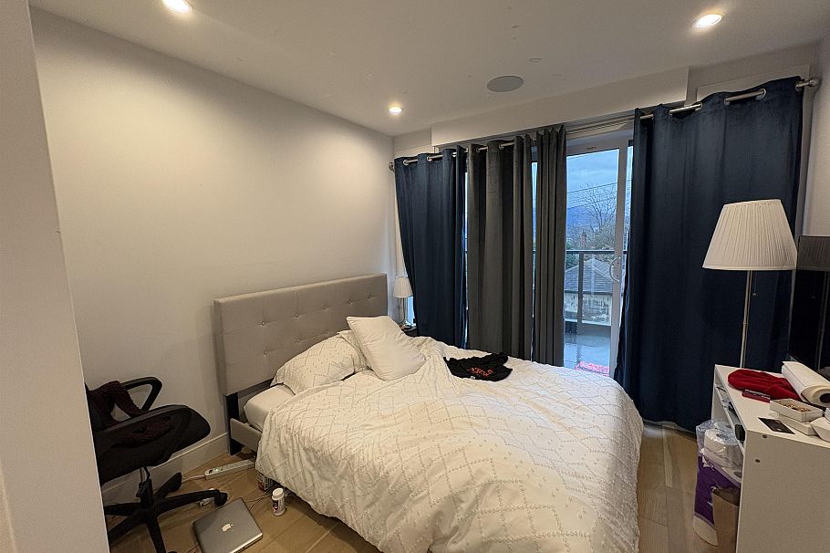 3429 Dundas Street Vancouver, BC - 3