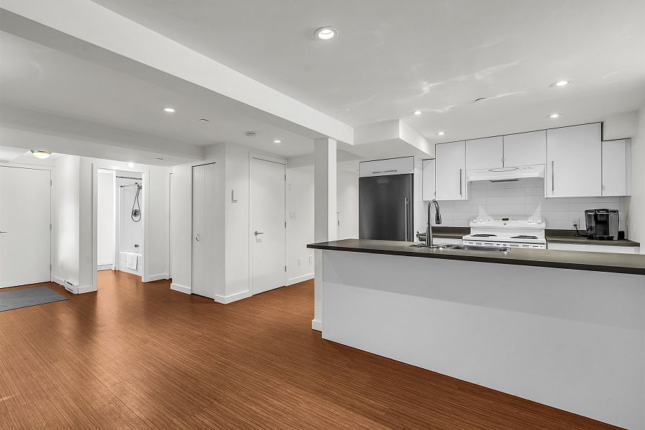 132 W 22nd Avenue Vancouver, BC - 28